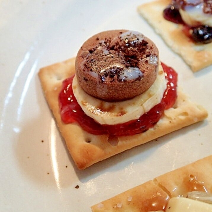 苺ジャムとバナナとチョコチップクッキーのクラッカー